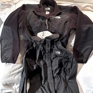 GUC Womens North Face classic fleece with FREE North Face wind breaker BIG SALE!